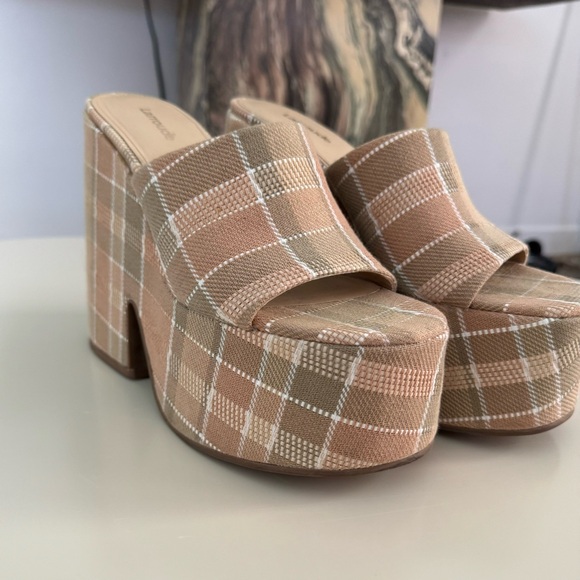 Larroude Beige Plaid Platform Mule - Picture 2 of 5